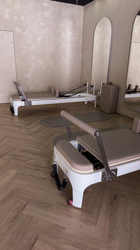 Reformer v sále pod oblúkmi
